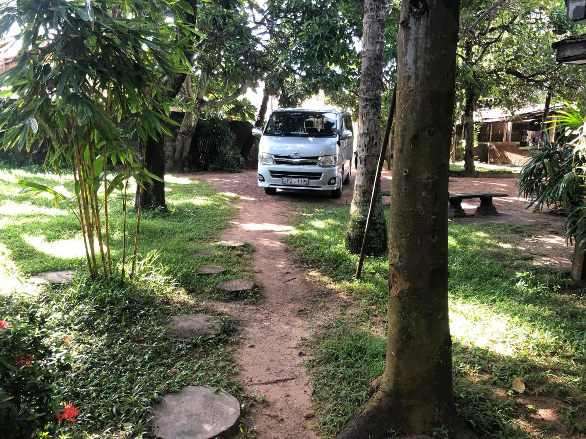 Sylvester Villa Hostel Negombo Exterior photo